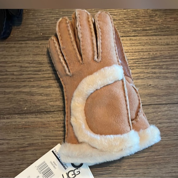 NWT UGG Gloves w/ touch screen compatible - size Small- Chestnutt w/ shearling - Picture 2 of 10